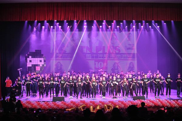 玩偶姐姐
十佳歌手演唱会暨艺术团结汇顺利举行