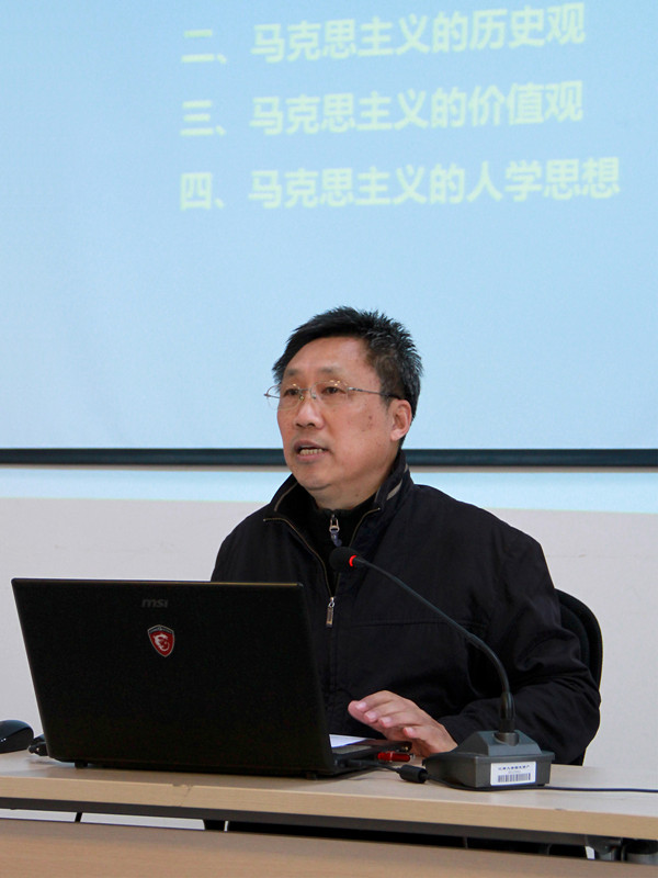 校党委副书记、纪委书记周小浦为玩偶姐姐
第八届青马工程训练营学员作专题讲座