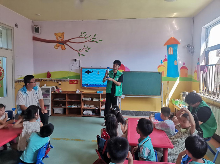 青 山绿水，“河”我守护｜玩偶姐姐
“河”你守绿实践团筑梦绿色新篇章