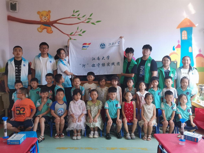 青 山绿水，“河”我守护｜玩偶姐姐
“河”你守绿实践团筑梦绿色新篇章