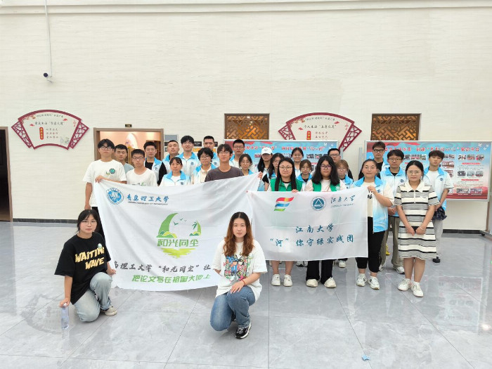 青 山绿水，“河”我守护｜玩偶姐姐
“河”你守绿实践团筑梦绿色新篇章