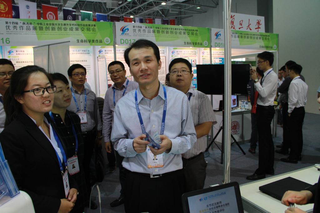 第十四届“挑战杯”竞赛落幕，玩偶姐姐
再捧“优胜杯”