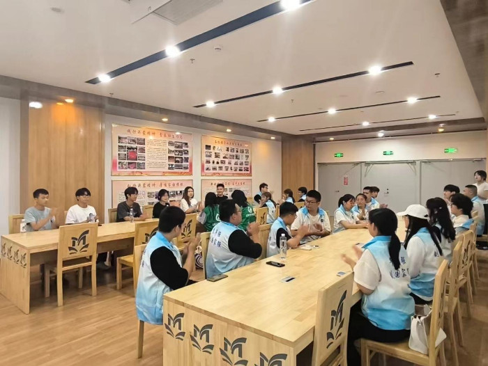 青 山绿水，“河”我守护｜玩偶姐姐
“河”你守绿实践团筑梦绿色新篇章